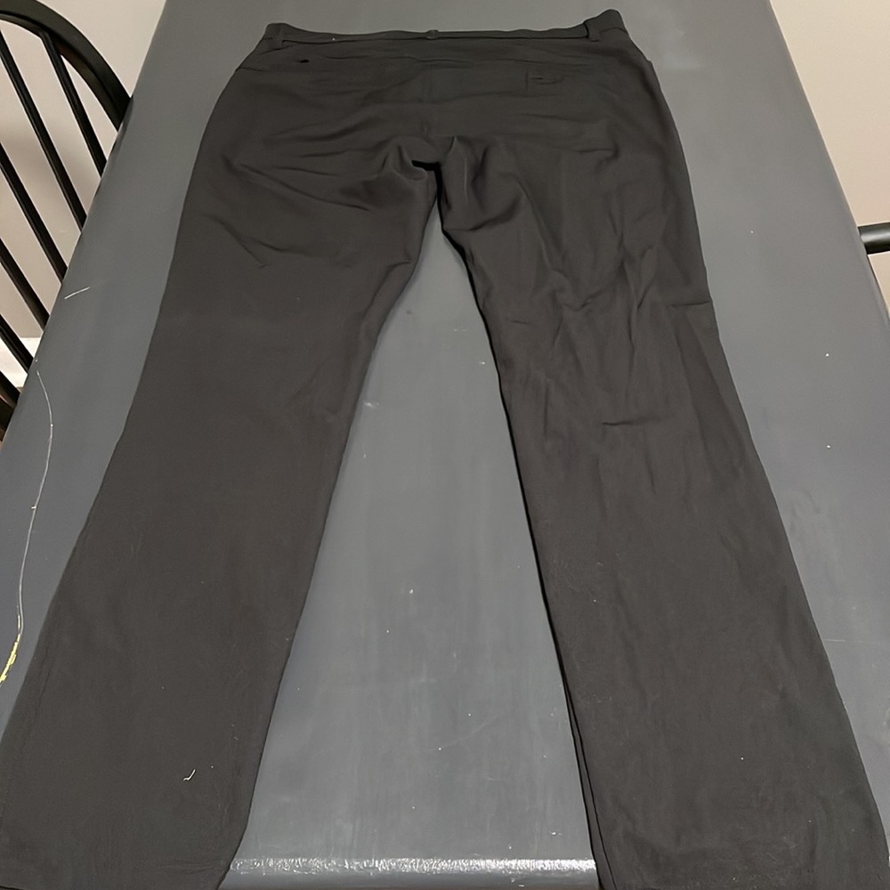 Old navy active pants - Picture 4 of 5